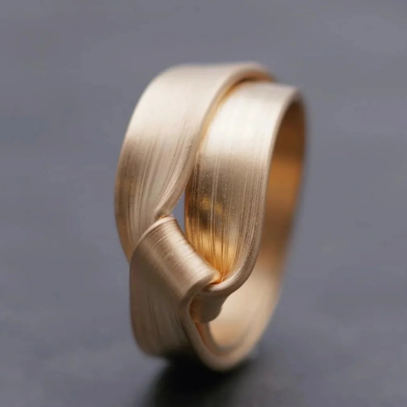 Geometric Twisted Band Ring Modern Polished Golden Finish